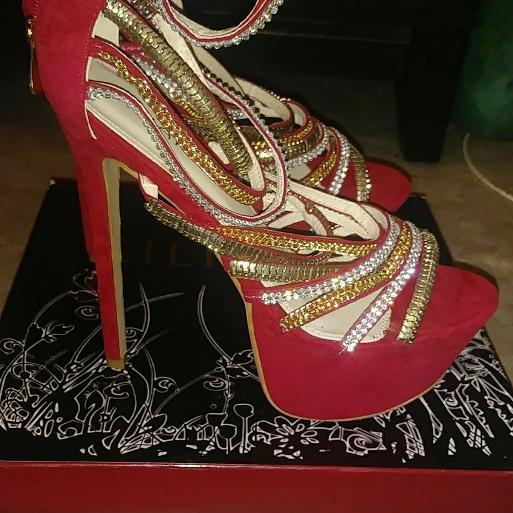 Stilletos - Picture 5 of 8